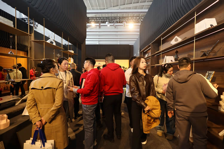 鵬鴻全屋定制亮相沈陽家博會(huì)，書寫大家居時(shí)代新篇章